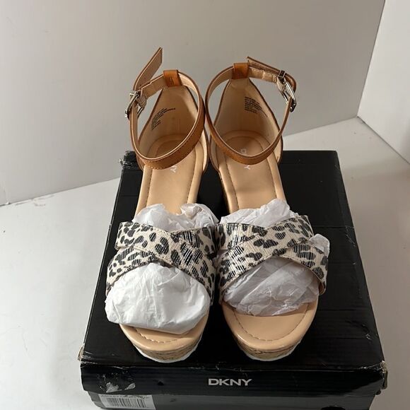 DKNY Girls Ashley Cross Strap Sandal Wedges Summer Leopard size 5 - Picture 2 of 5
